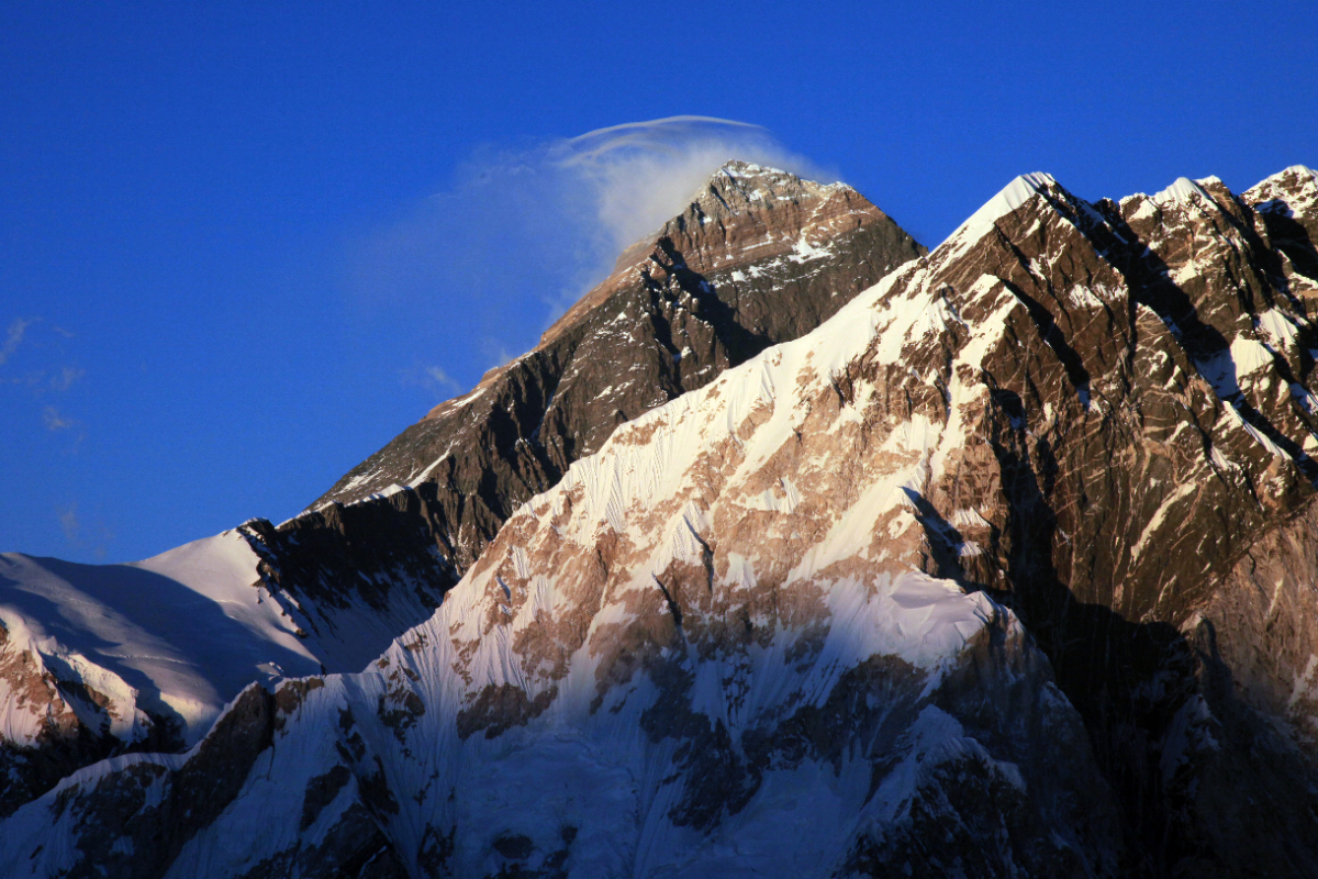 Everest with spindrift from Lobuche